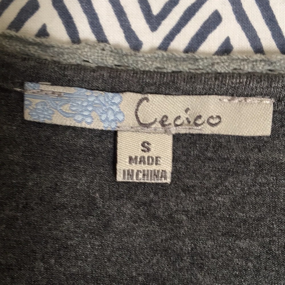 CECICO Waterfall with Ruffles Vest. Size Small - Picture 6 of 9